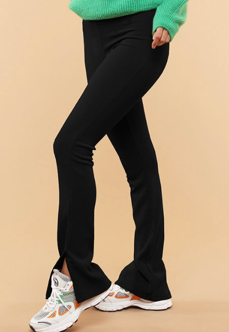 Flared Rib Split – Zwart
